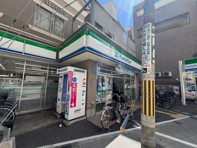 コンビニ　ファミリーマート 豊中駅西口店（コンビニ）まで112m