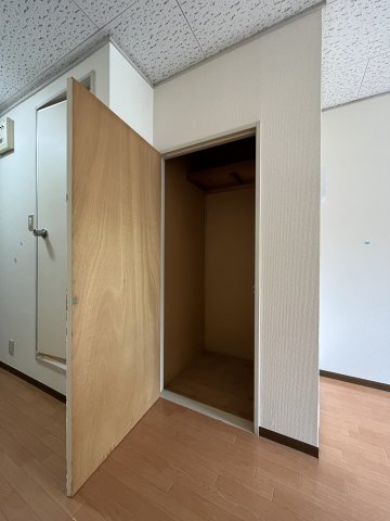 収納　半間分くらいの物入付きです♪