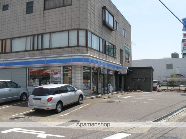 コンビニ　ローソン（コンビニ）まで897m