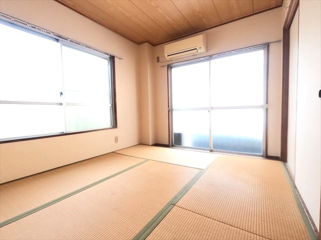 その他部屋・スペース　窓も大きくお部屋を明るく照らしてくれます。