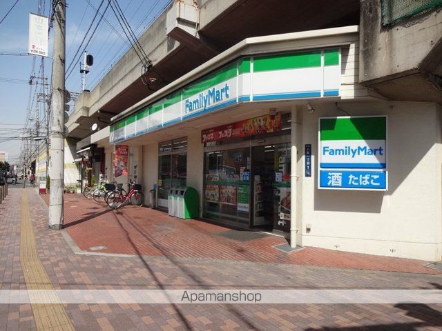 コンビニ　ファミリーマート（コンビニ）まで22m