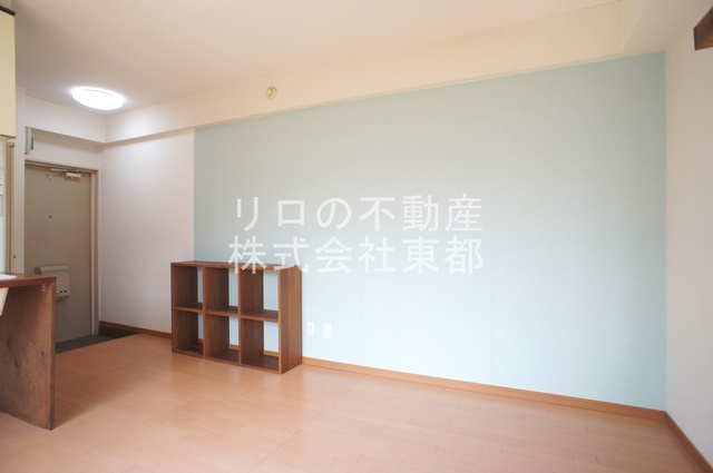 その他部屋・スペース　流行のアクセントクロスでおしゃれなお部屋を楽しみませんか？