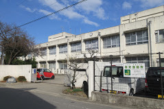 中学校　堺市立登美丘中学校（中学校）まで1101m