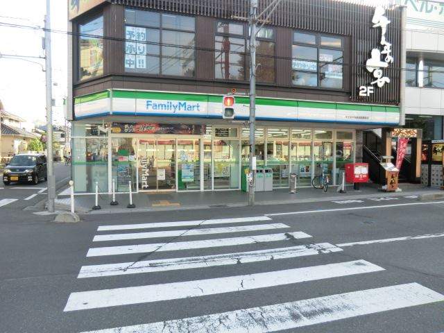 コンビニ　ファミリーマート（コンビニ）まで1108m