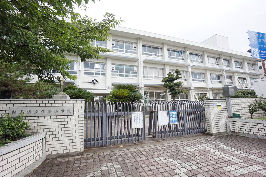 小学校　生石小学校（小学校）まで640m
