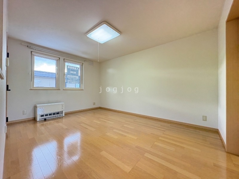 居室・リビング　明るいお部屋になっております！