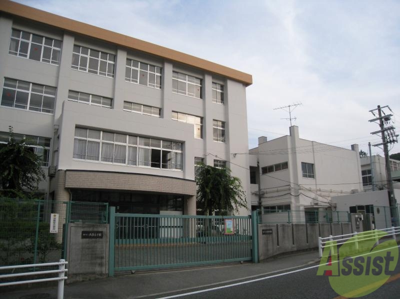 中学校　八多中学校（中学校）まで4800m