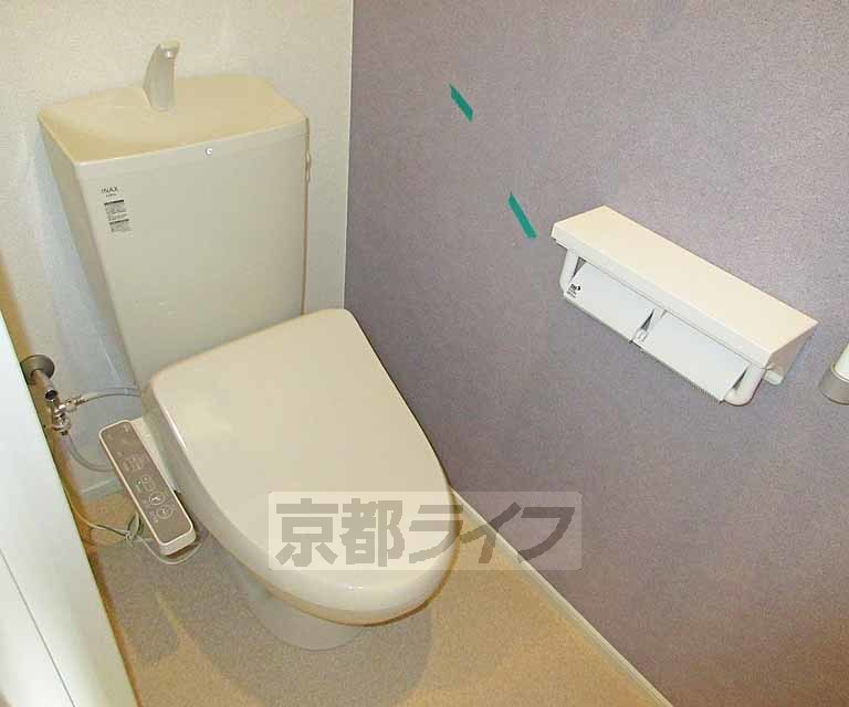トイレ　アクセントクロスが可愛い・