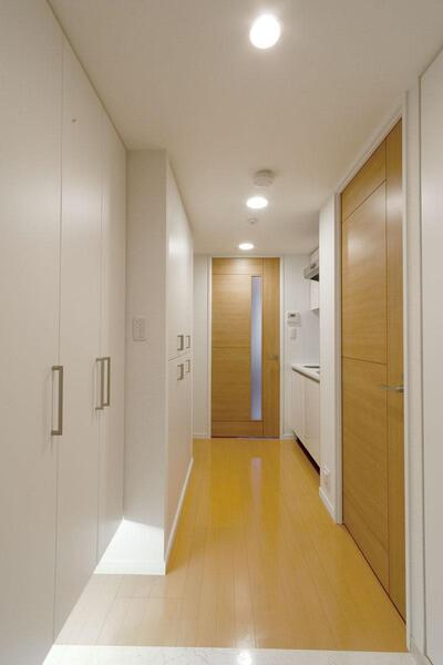 玄関　※別部屋の参考写真です。