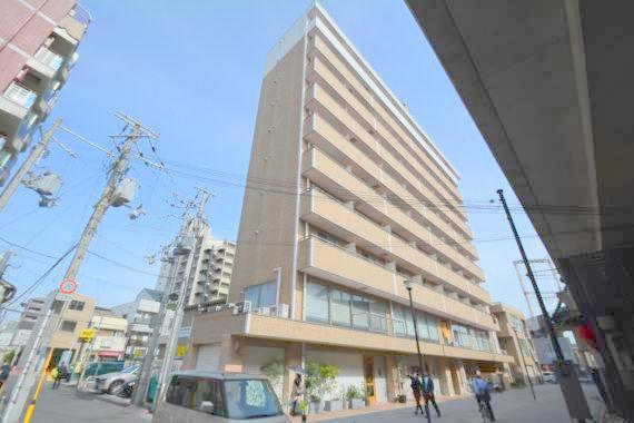 建物外観　閑静な住宅地にある、落ちついた色合いのキレイな建物です。