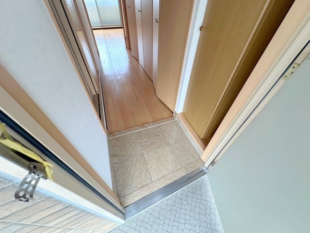 玄関　落ち着いたおしゃれな玄関です。