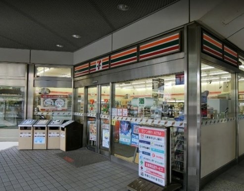 コンビニ　セブンイレブン 新高円寺駅前店（コンビニ）まで561m