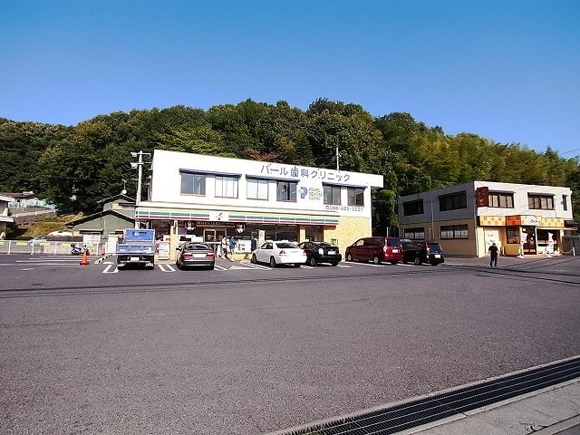 コンビニ　セブンイレブン倉敷市役所東店（コンビニ）まで641m