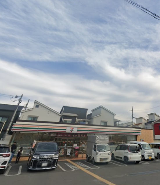 コンビニ　セブンイレブン八尾八尾木東3丁目店（コンビニ）まで513m