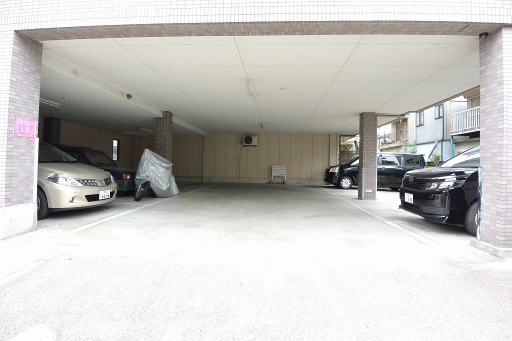 駐車場　駐車場