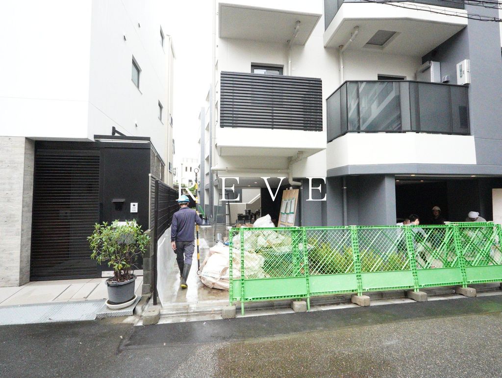 エントランス　駐車場