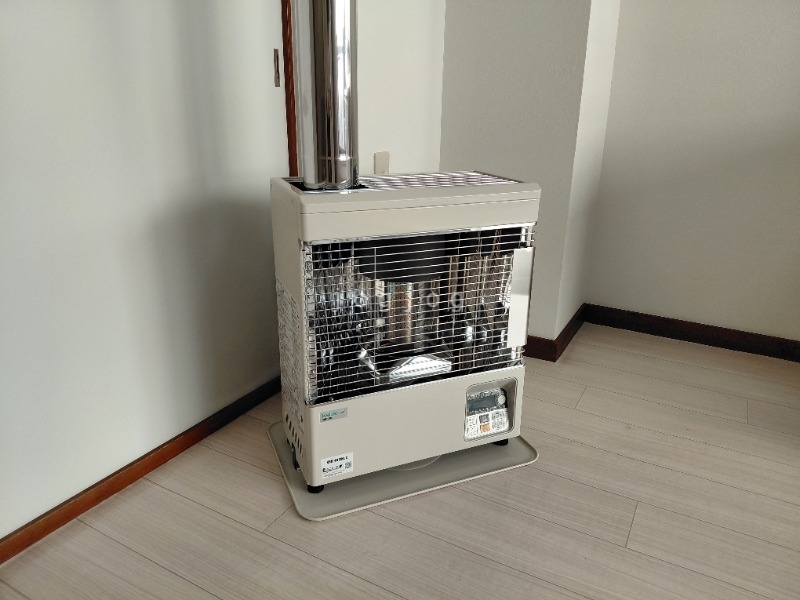 その他設備　冬はあったか石油ストーブです。