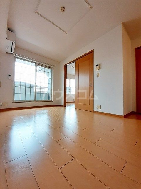 ヘブンリーブルーの居間写真