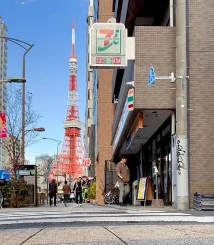 コンビニ　セブンイレブン 港区芝3丁目店（コンビニ）まで525m