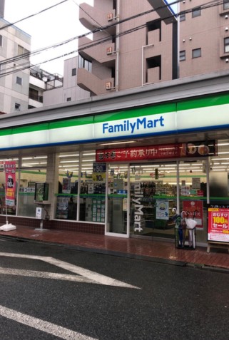 コンビニ　ファミリーマート新丸子駅西口店（コンビニ）まで48m