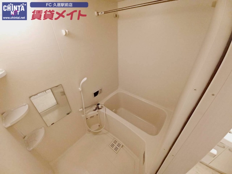バス・シャワールーム　同物件別部屋写真