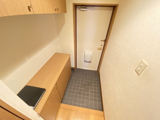 玄関　※別号室の写真です