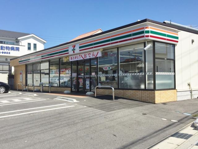 コンビニ　セブンイレブン（コンビニ）まで300m