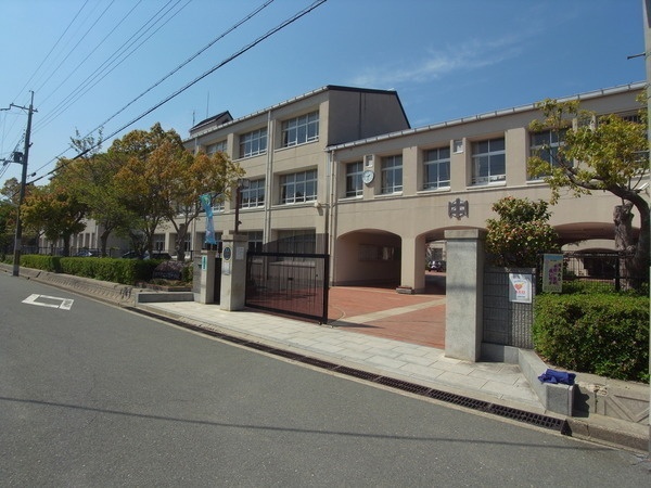 中学校　神戸市立広陵中学校（中学校）まで2600m