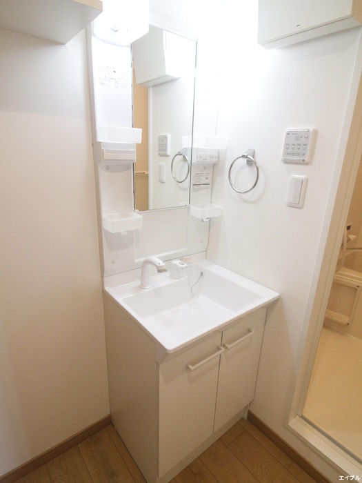 洗面設備　※同タイプの別のお部屋の写真です