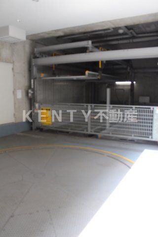 駐車場　駐車場があるので、車を買う予定の方も安心です