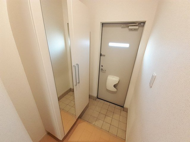 玄関　収納もある玄関です