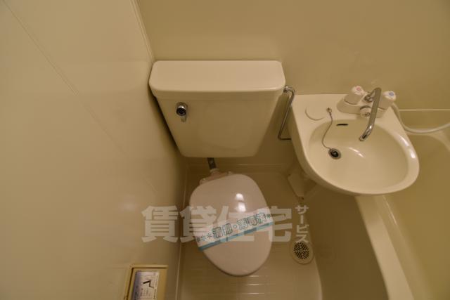 地下鉄四つ橋線 住之江公園駅 徒歩10分 5階建 築40年のトイレ写真