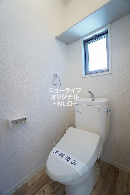 トイレ　あると嬉しい温水洗浄便座付きです☆