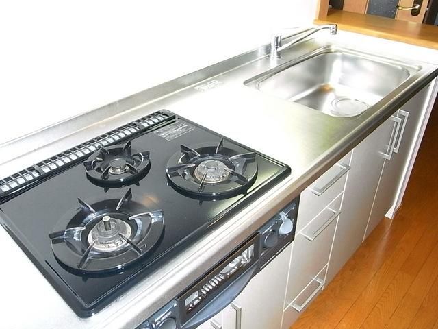 キッチン　ガス３口システムキッチン