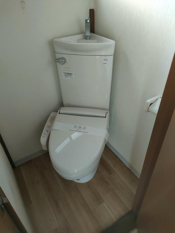 都営三田線 西台駅 徒歩15分 2階建 築54年のトイレ写真