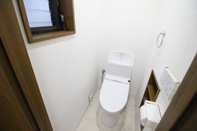 横浜市港北区小机町戸建のトイレ写真