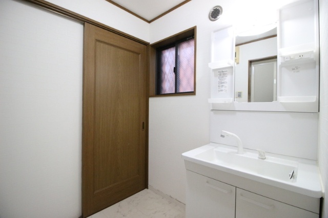 横浜市港北区小机町戸建の内装写真