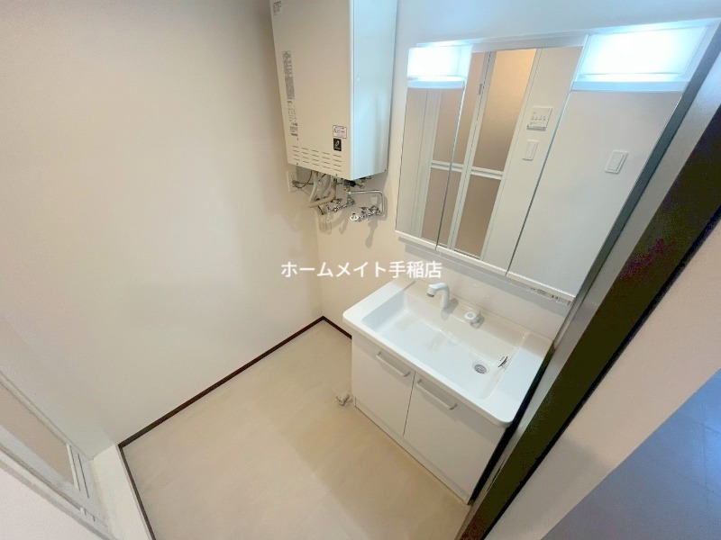 洗面設備　便利な洗面台付きでございます！