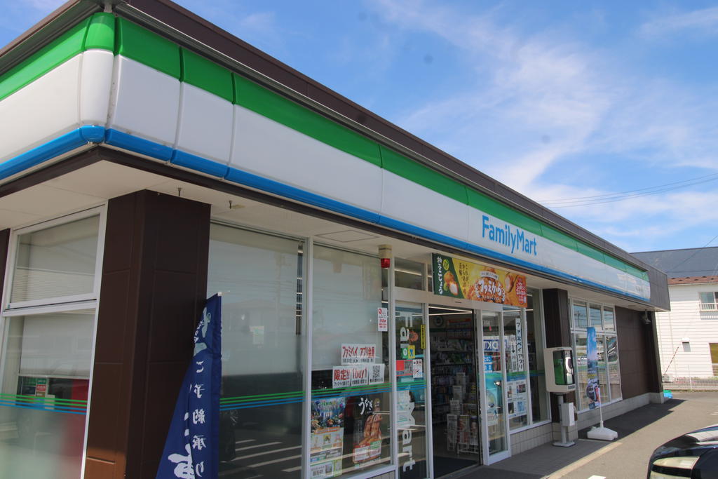 コンビニ　ファミリーマート古川工業高校前店（コンビニ）まで745m