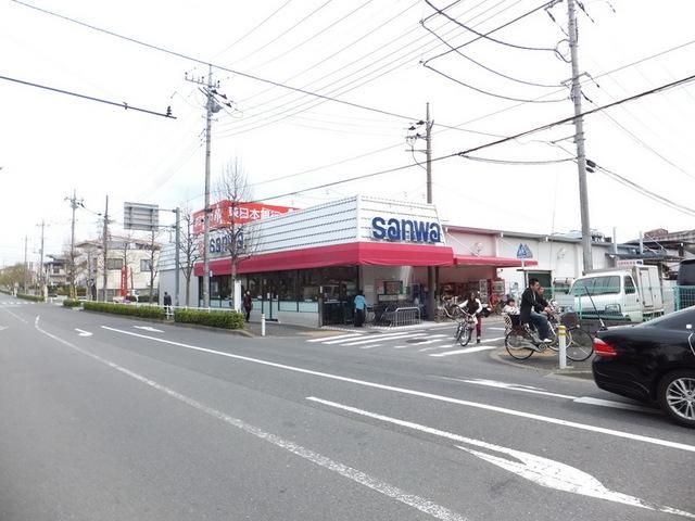 スーパー　三和（スーパー）まで560m