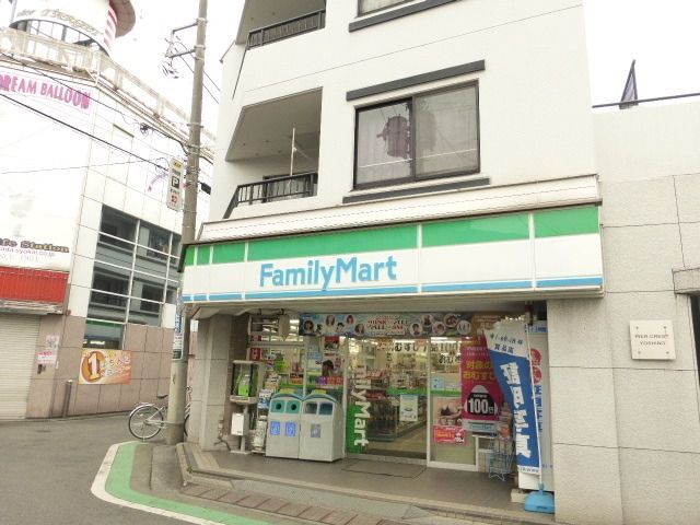 コンビニ　ファミリーマート（コンビニ）まで220m