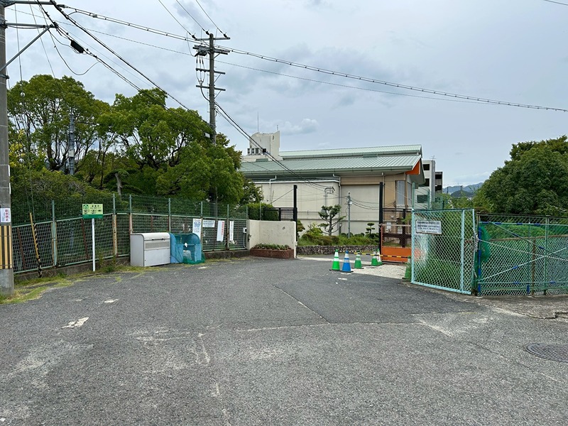 中学校　河内長野市立千代田中学校（中学校）まで219m