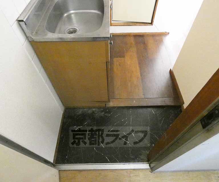 京阪本線 中書島駅 徒歩4分 4階建 築49年の玄関写真