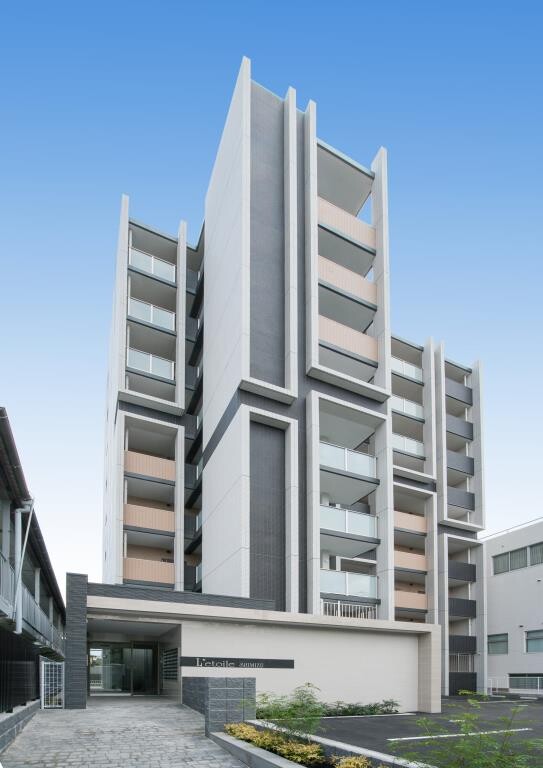 建物外観　最寄り駅徒歩10分圏内の人気マンションです！