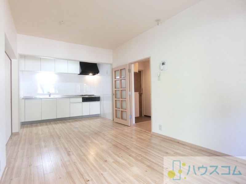 フォルク北千里C棟の居間写真