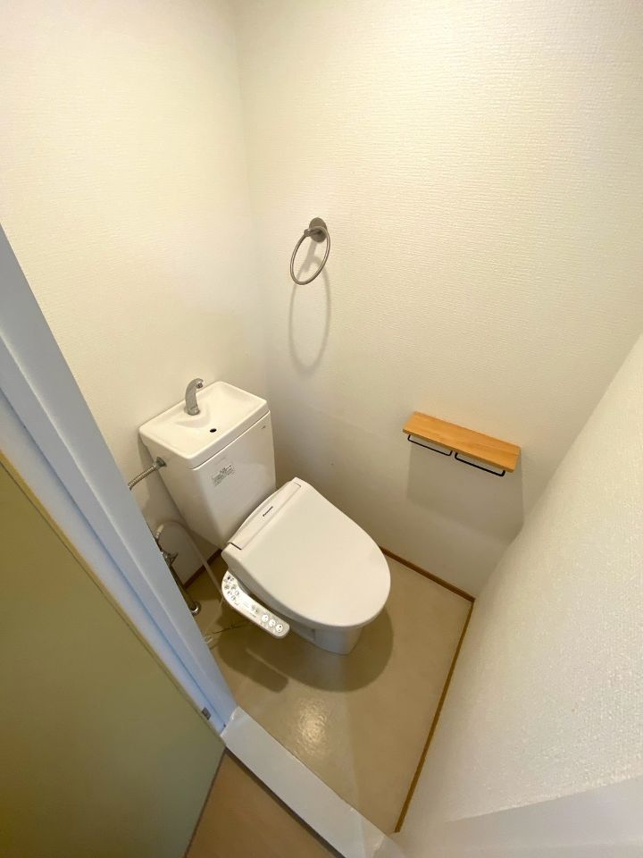 ELEGANCE REWのトイレ写真