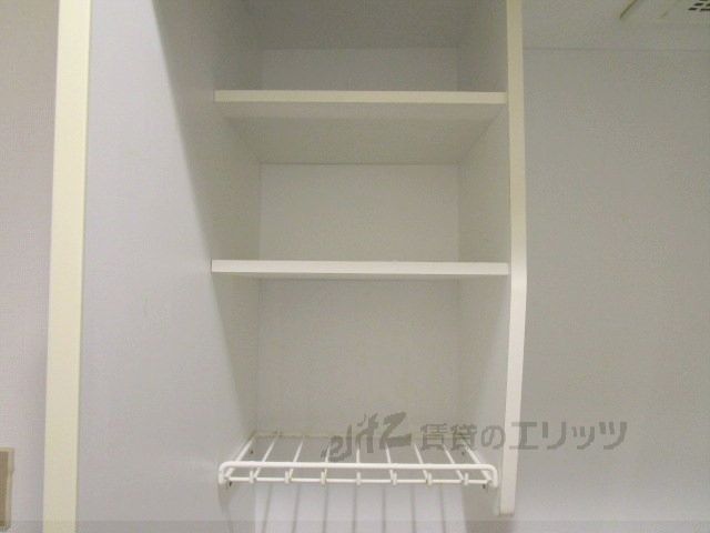 収納　キッチン上部