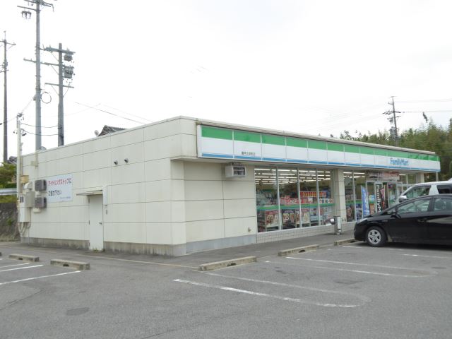 コンビニ　ファミリーマート（コンビニ）まで2300m