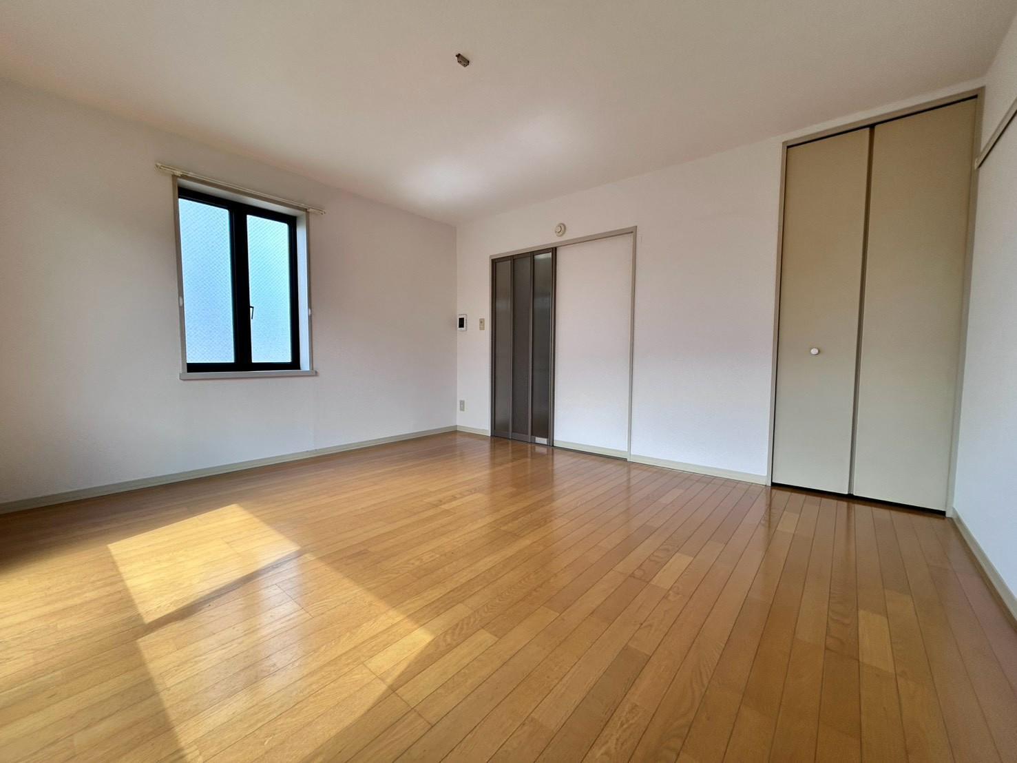 居室・リビング　2面採光の角部屋です