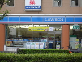 コンビニ　ローソン津駅前店（コンビニ）まで914m